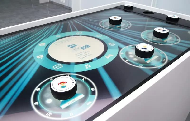twist button for interactive display